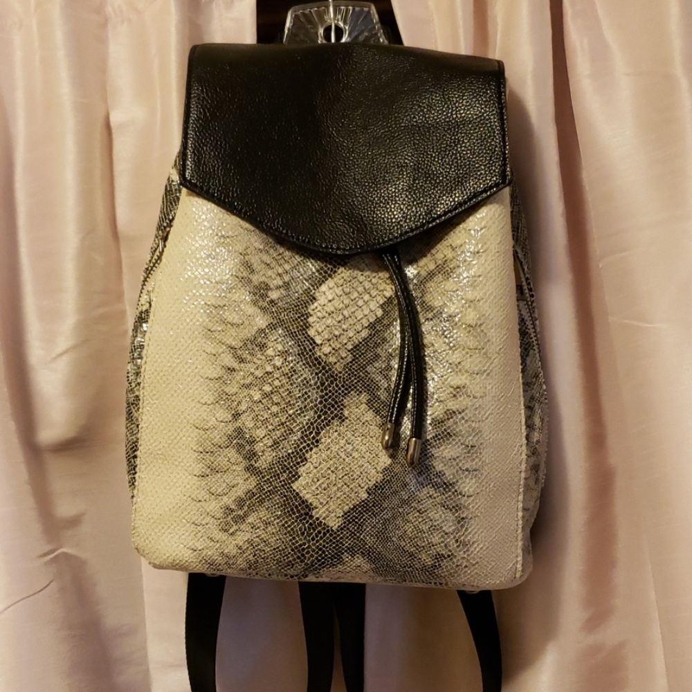Python Backpack Host Pick - Picture 2 of 5